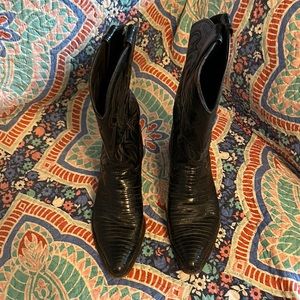 Justin Black Iguana Ladies Cowboy Boots. Size 7.